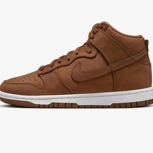 Very gently used brown Nike dunks